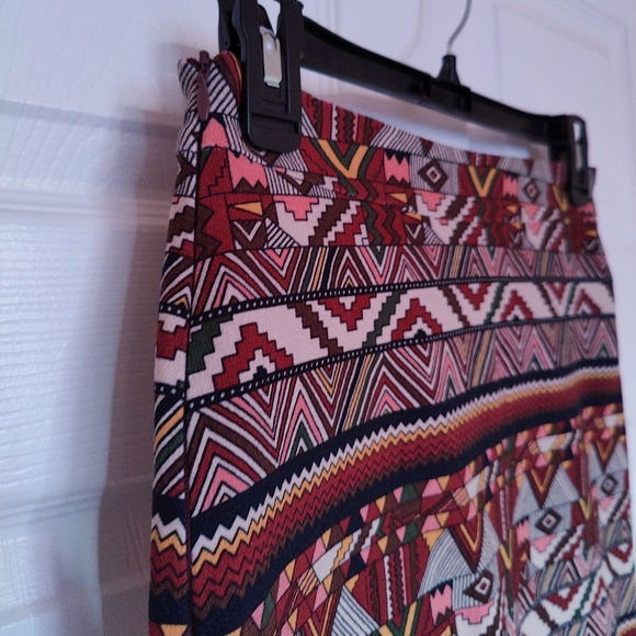 Geometric Pattern Wine Red Pencil Mini Skirt Small - Picture 3 of 7